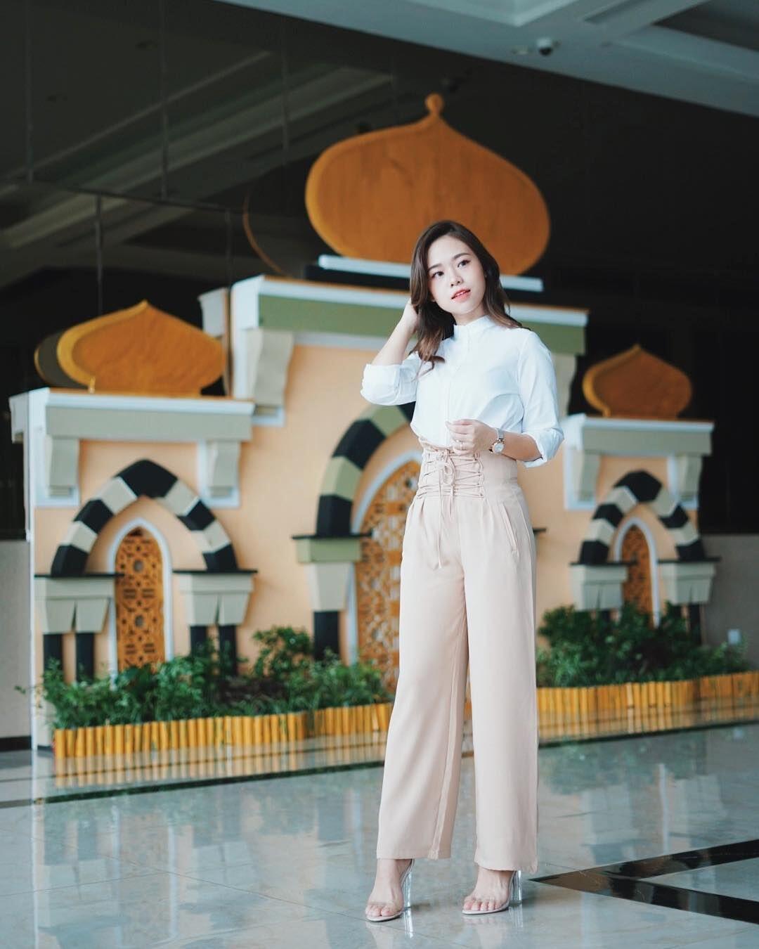 10 Gaya OOTD ala Beauty Vlogger Molita Lin, Mama Muda yang Super Chic