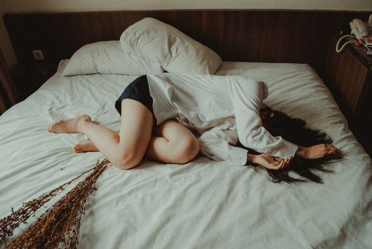 Catat! Ini 5 Alasan Jatuh Cinta dengan Sahabat Itu Menyakitkan