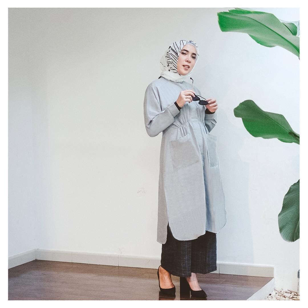 Mantap Berhijrah, Ini 7 Inspirasi Outfit Fitrop dengan Kerudungnya
