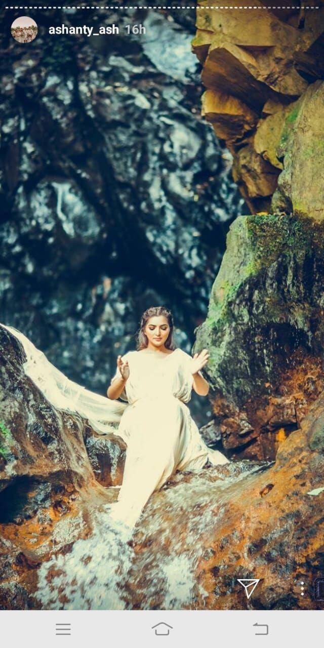 10 Gaya Ashanty Pemotretan di Air Terjun, Bak Dewi Air!