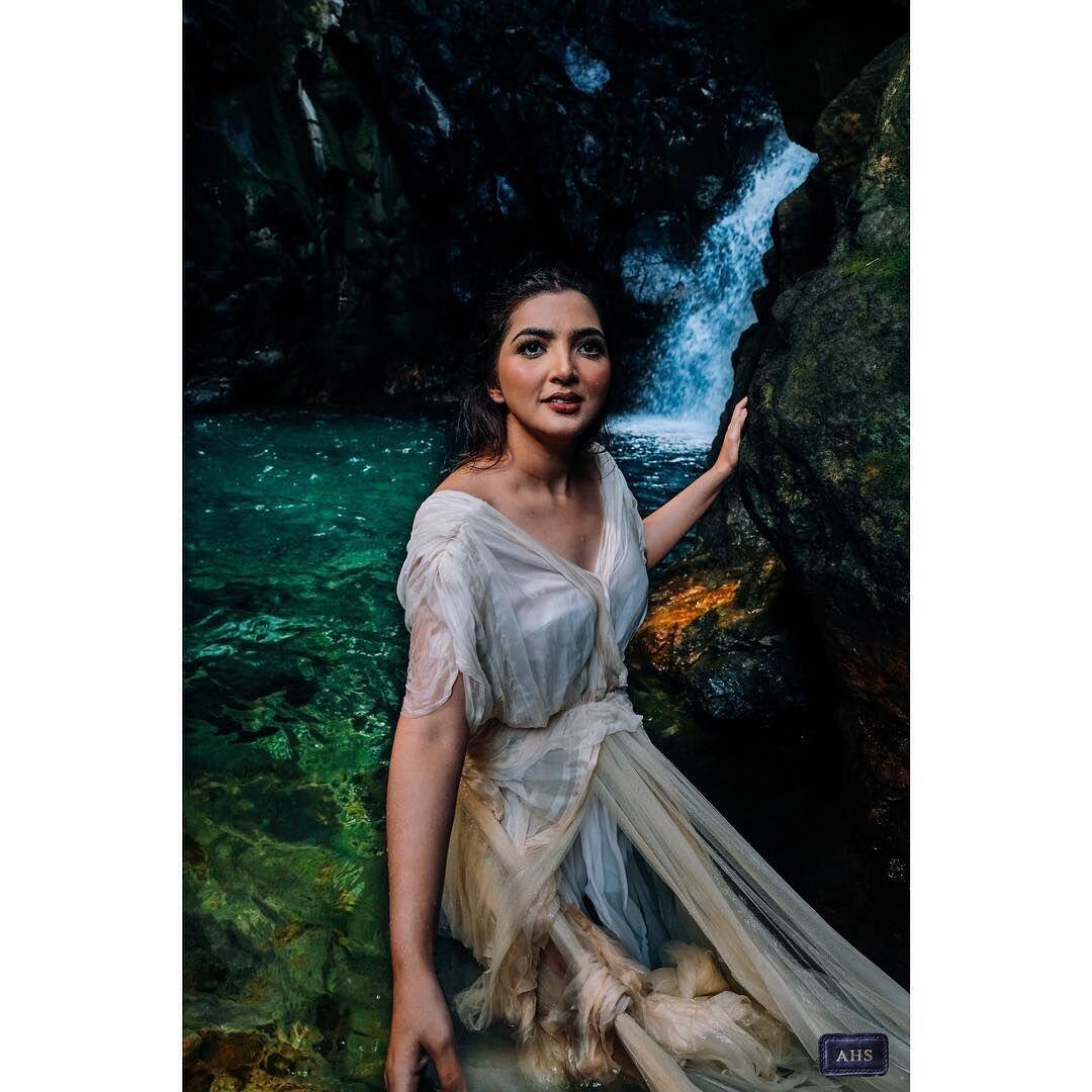 10 Gaya Ashanty Pemotretan di Air Terjun, Bak Dewi Air!