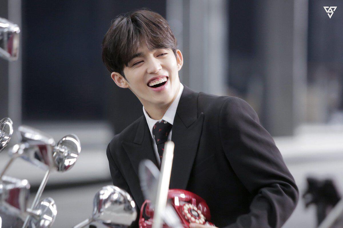 10 Potret S.Coups, Leader Seventeen yang Menawan