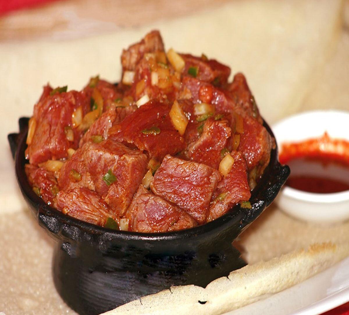 8 Hidangan dengan Bahan Dasar Daging Mentah, Berani Coba?