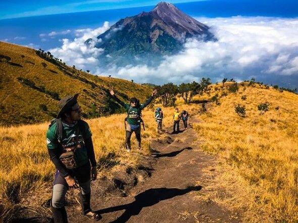 18 Gunung Paling Indah di Pulau Jawa, bak Kepingan Surga Dunia