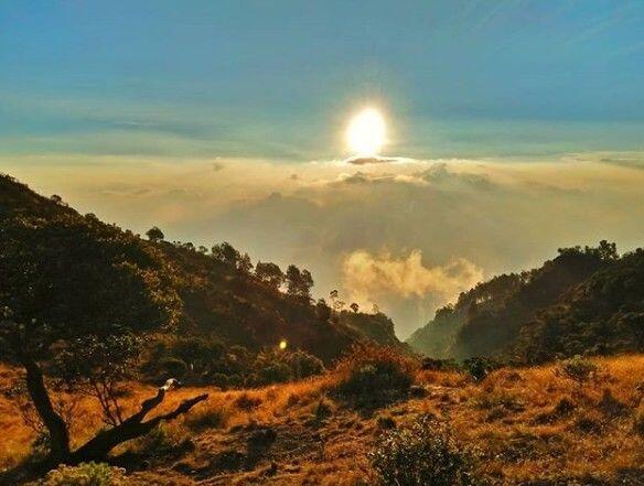 18 Gunung Paling Indah di Pulau Jawa, bak Kepingan Surga Dunia