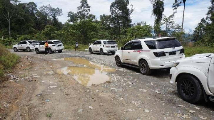 Ketika Mobil Fortuner Jadi Angkot di Tanah Papua