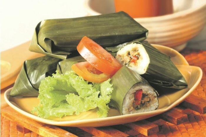Makanan Indonesia yang Dibungkus Daun Pisang