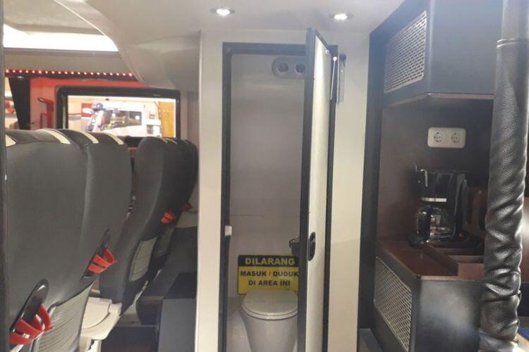 Bus Double Decker dengan Fasilitas Mirip Garuda Indonesia