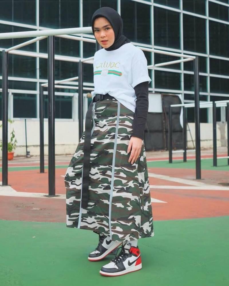 Belajar Dandan Swag dari Sivia Azizah. Pakai Hijab Hitam, Cool-nya Minta Ampun