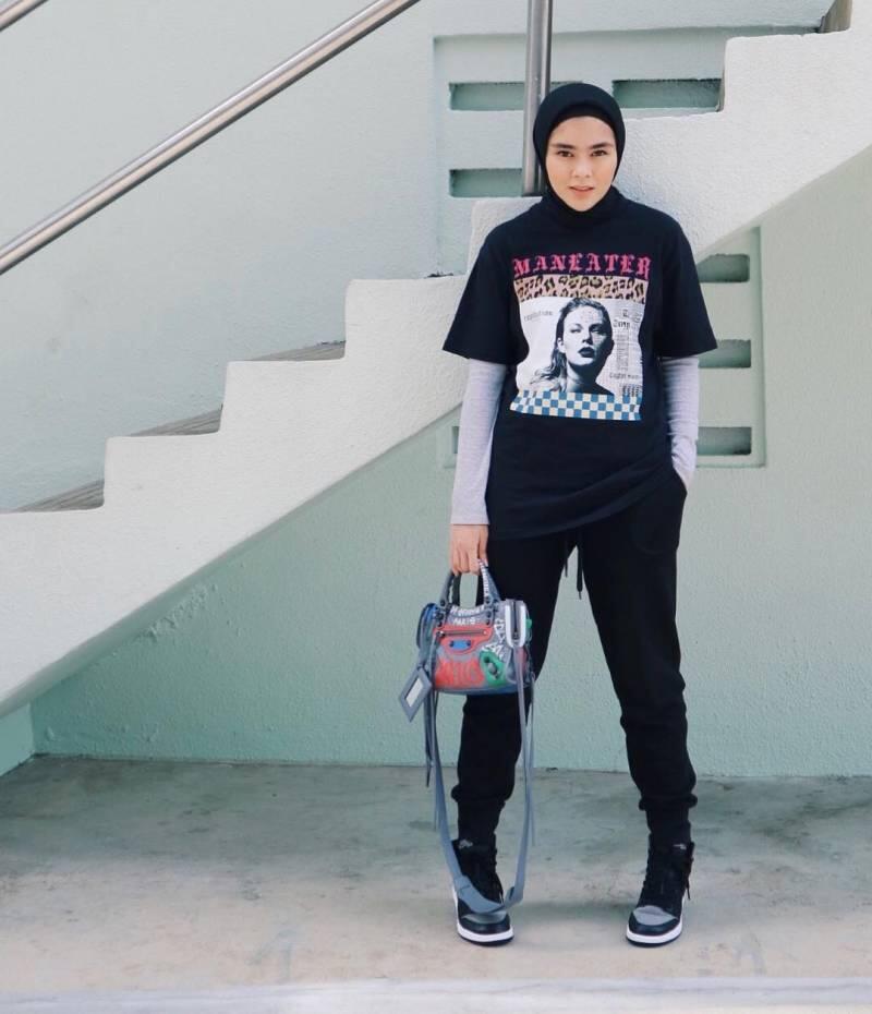 Belajar Dandan Swag dari Sivia Azizah. Pakai Hijab Hitam, Cool-nya Minta Ampun