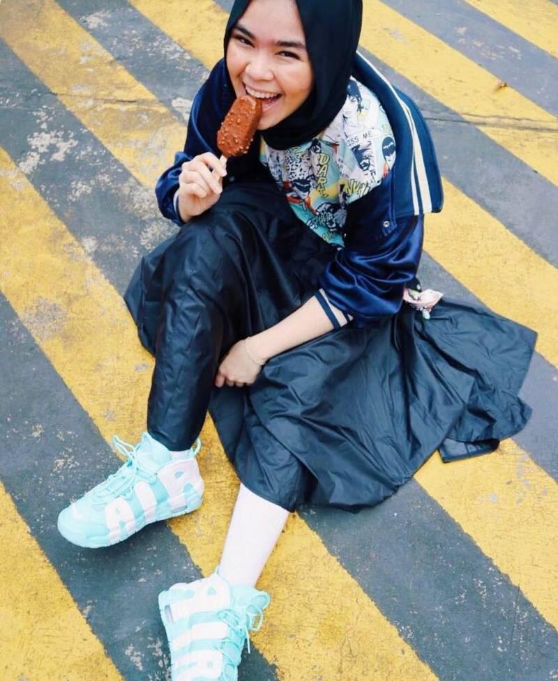 Belajar Dandan Swag dari Sivia Azizah. Pakai Hijab Hitam, Cool-nya Minta Ampun