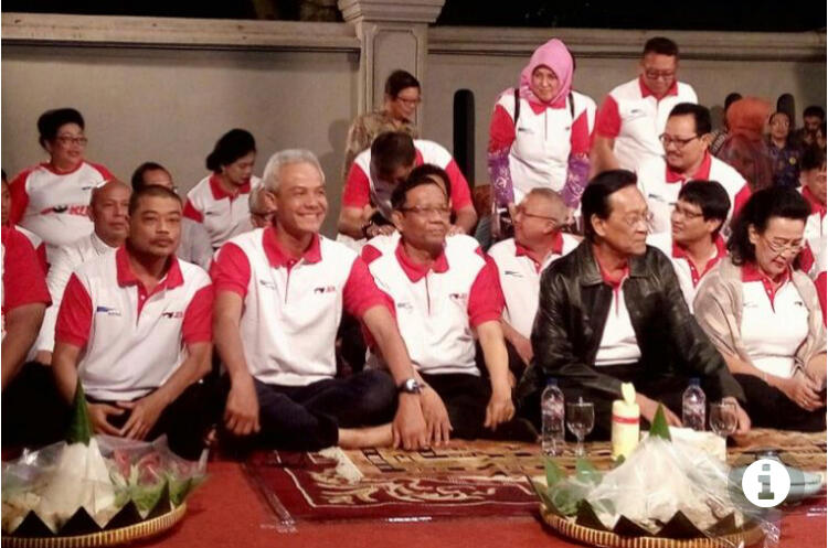 Mahfud MD Terima Tumpeng dari Sultan HB X, Sinyal Apa?