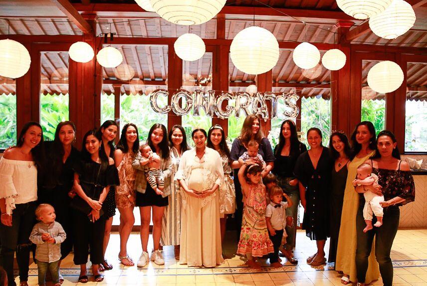 10 Potret Manis Baby Shower Happy Salma, Wah Sebentar Lagi Nih!