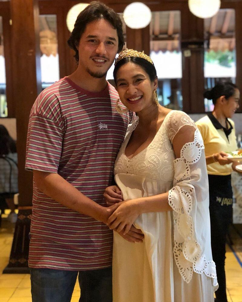10 Potret Manis Baby Shower Happy Salma, Wah Sebentar Lagi Nih!