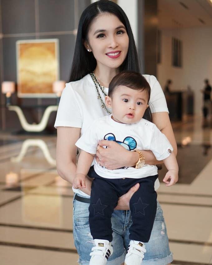 Ulang Tahun ke-35, Inilah 10 Transformasi Sandra Dewi dari Imut-imut