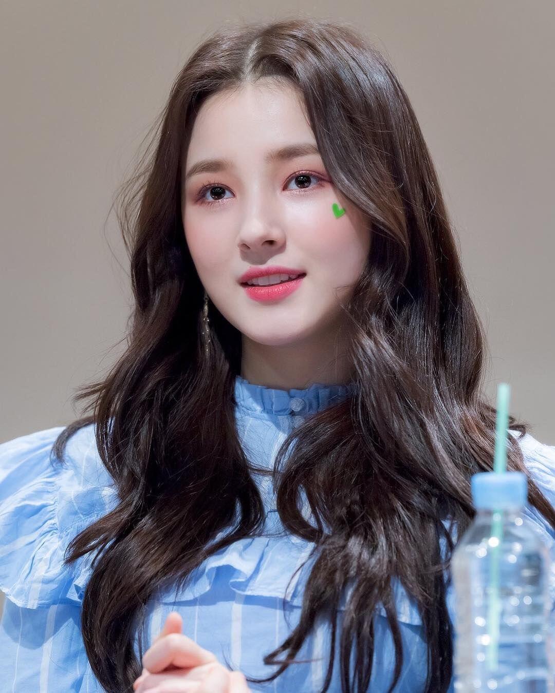 Biar Gayamu Makin Hits, Yuk Contek 5 Style Rambut ala Nancy Momoland!