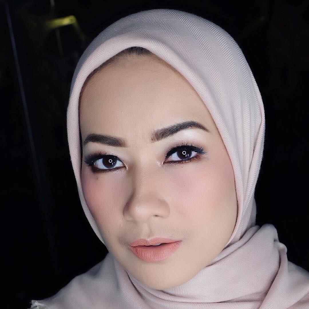 Pendidikan di Atas Segalanya, 10 Seleb Ini Lanjutkan Kuliah Hingga S2