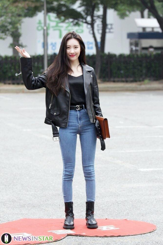 Mix and Match Leather Jacket ala Idol KPop, Boyish!