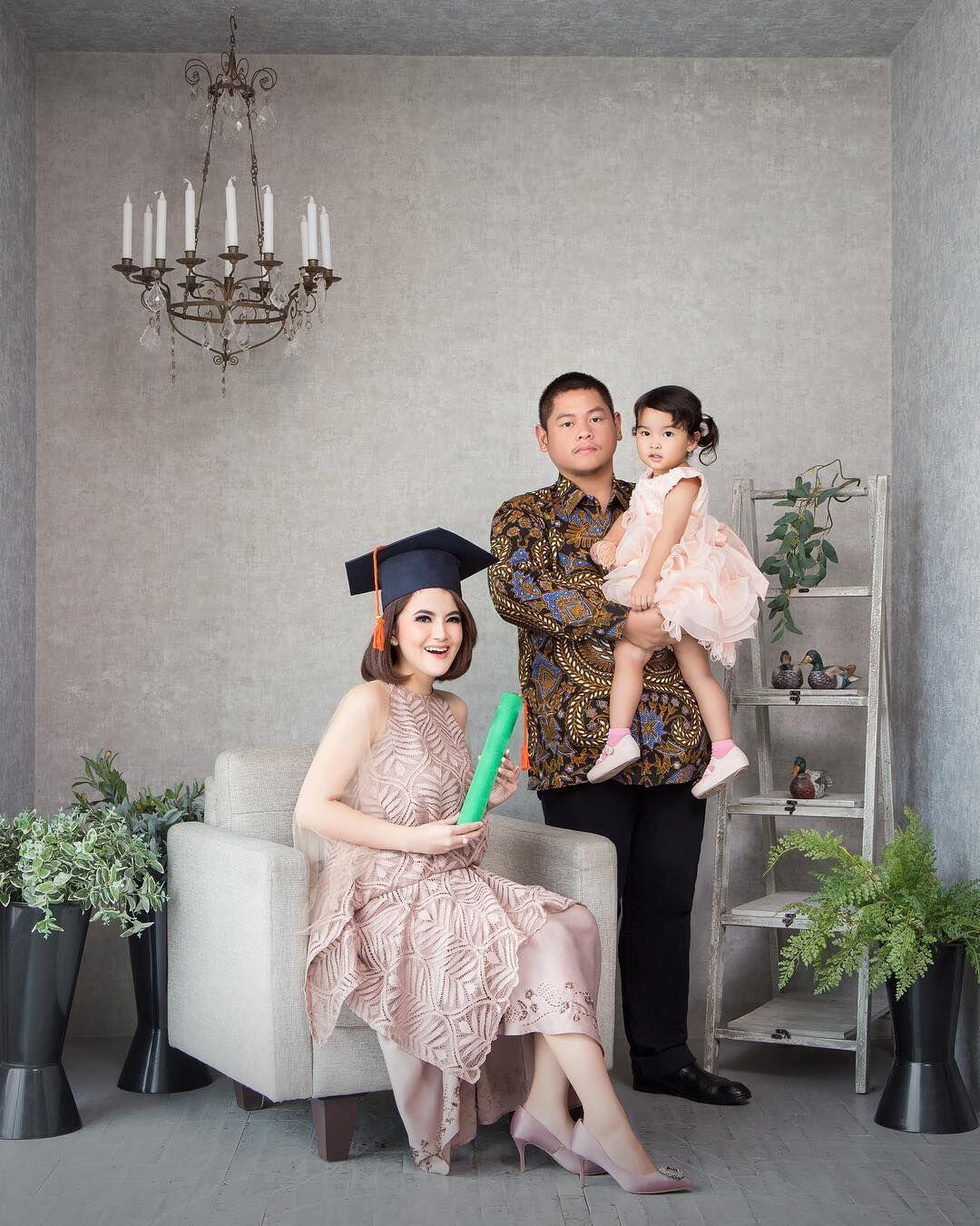 Menanti Kelahiran Anak Kedua, Ini 8 Potret Anggun Tania Putri 'Helen'
