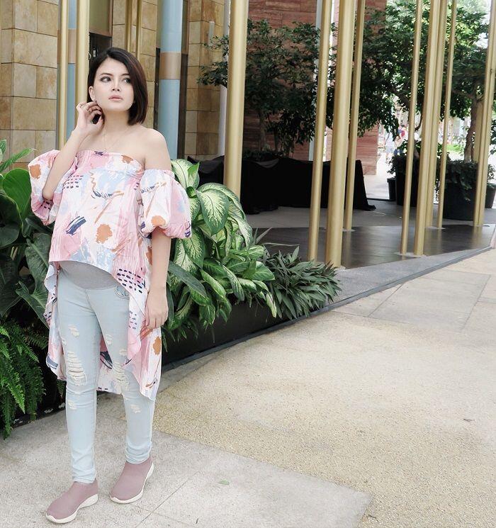 Menanti Kelahiran Anak Kedua, Ini 8 Potret Anggun Tania Putri 'Helen'