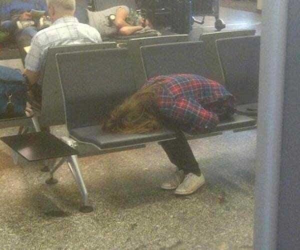 12 Hal Kocak yang Cuma Bisa Kamu Temukan di Bandara, Pernah Ngalamin?