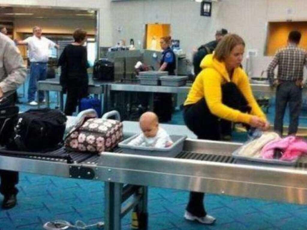 12 Hal Kocak yang Cuma Bisa Kamu Temukan di Bandara, Pernah Ngalamin?