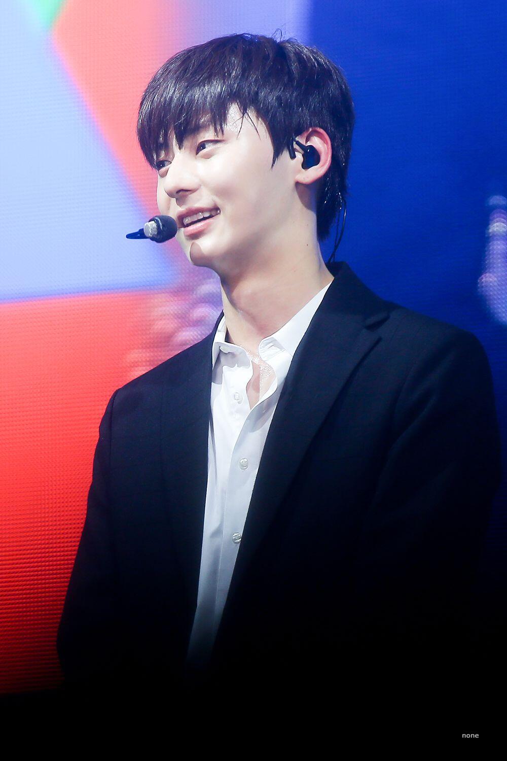 Genap Berusia 23 Tahun, Begini Potret Hwang Minhyun Wanna One