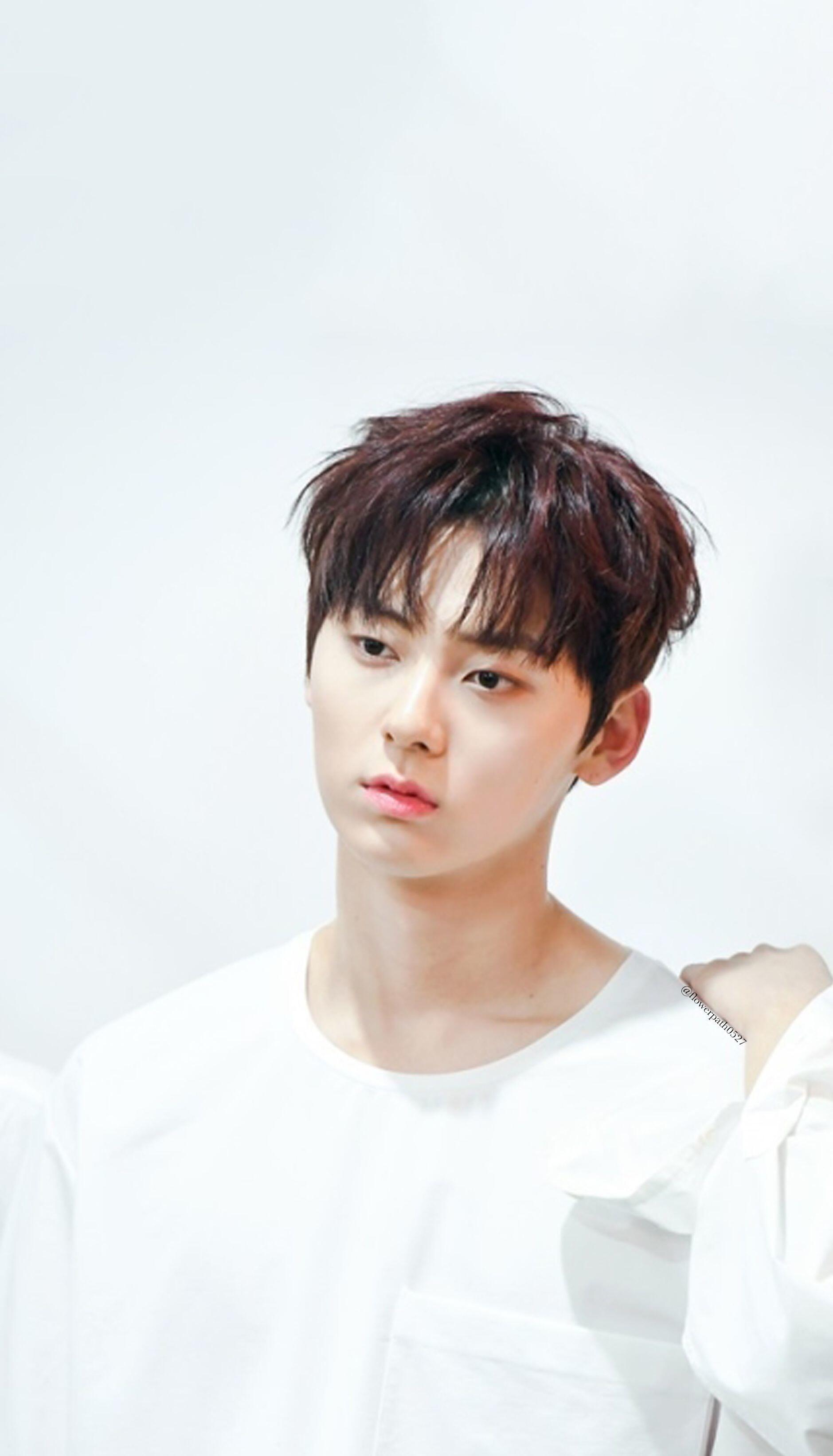 Genap Berusia 23 Tahun, Begini Potret Hwang Minhyun Wanna One