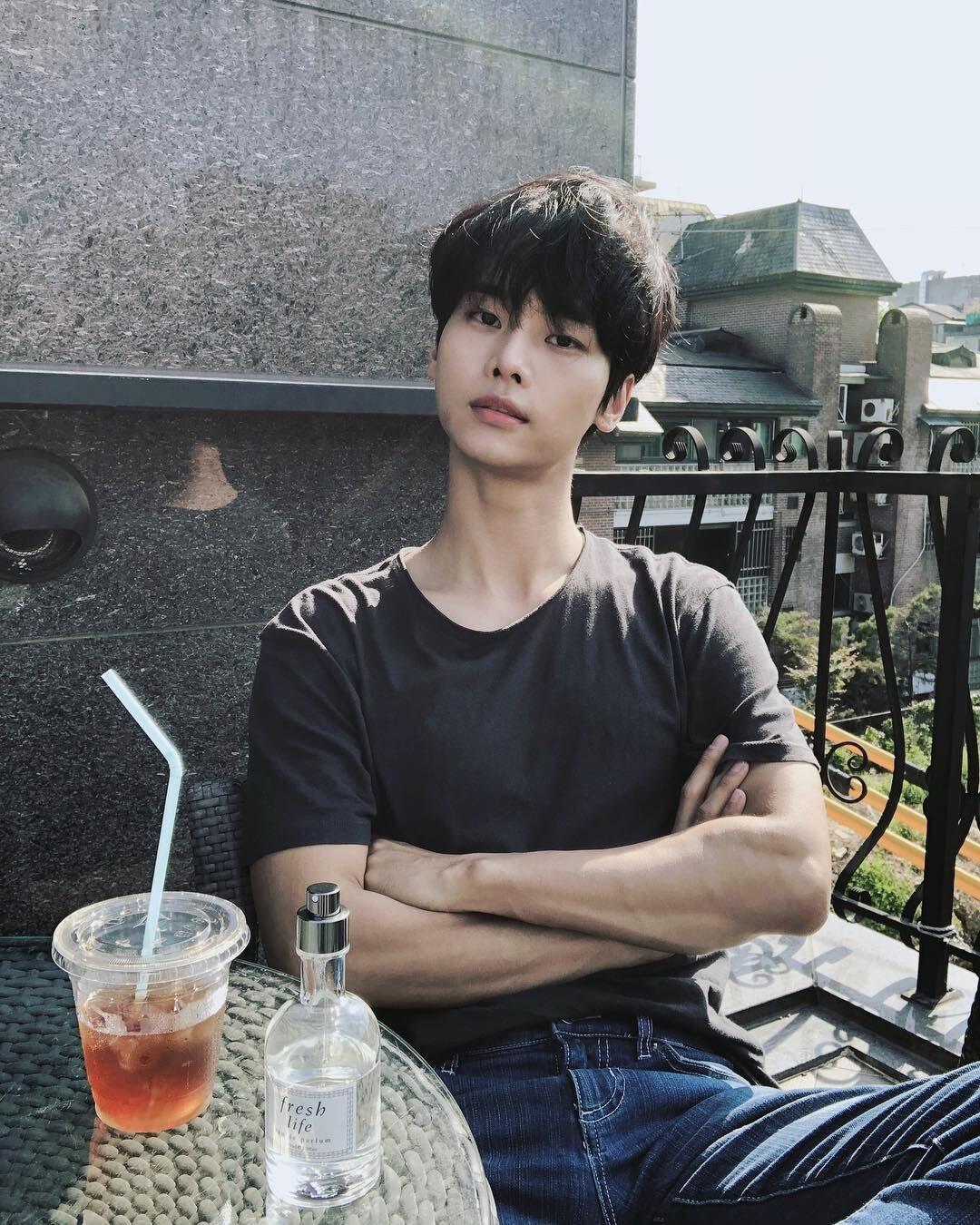 Wamil Tak Bisa Ditunda, 13 Artis Korea Ini Harus Bertugas di 2018?