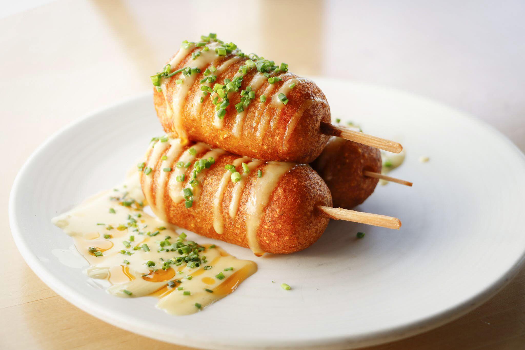 5 Jenis Korean Hot Dog yang Hits Banget, Wajib Coba Satu-satu!
