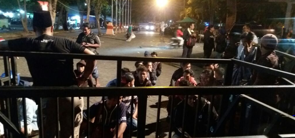 5 Foto Antrean Suporter U-16 Berburu Tiket, Luar Biasa