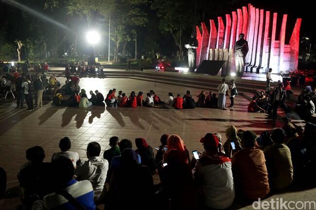 Relawan Projo Bubarkan Diri dari Tugu Proklamasi