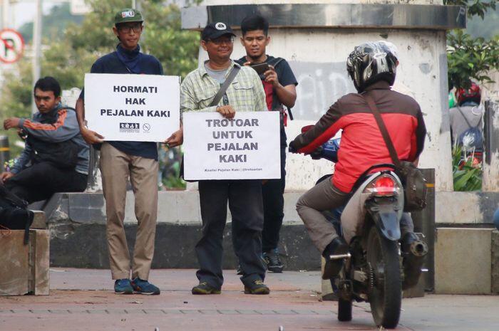 Adakah Hukuman yang Kejam, buat Perampok Trotoar?