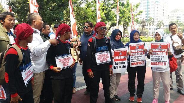 Massa Prabowo Berdatangan ke Monas, Putar Lagu #2019GantiPresiden