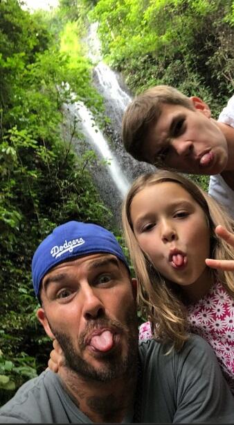 Keluarga Beckham di Bali, Main Air Terjun - Takut Lihat Barong
