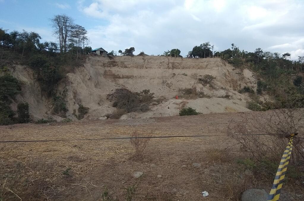 Empat Korban Gempa Diduga Masih Tertimbun Longsor