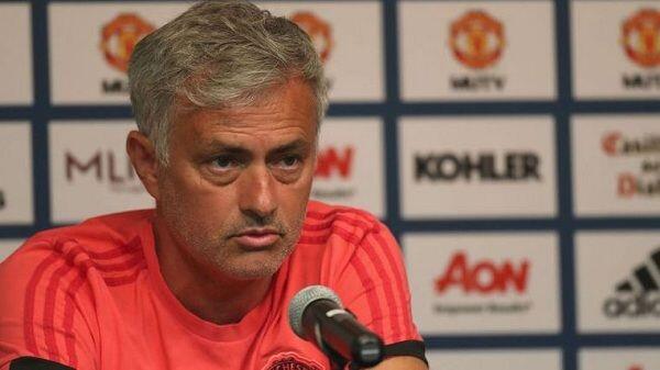 Diisukan Pindah, Mourinho Klaim Pogba Bahagia di Manchester United