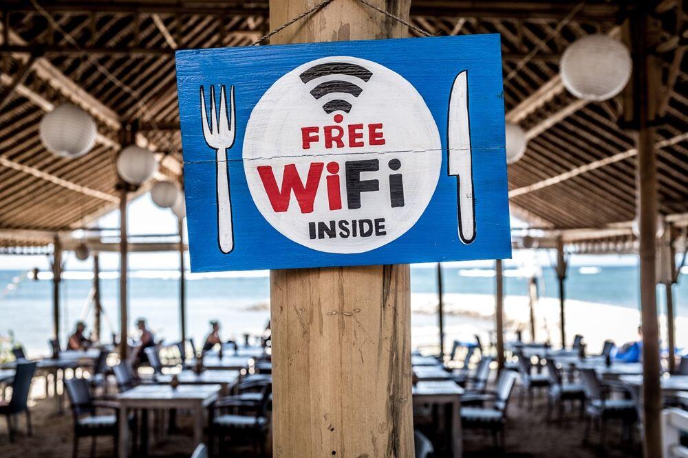 Stop! Jangan Akses 6 Hal Ini Saat Kamu Menggunakan Public WiFi