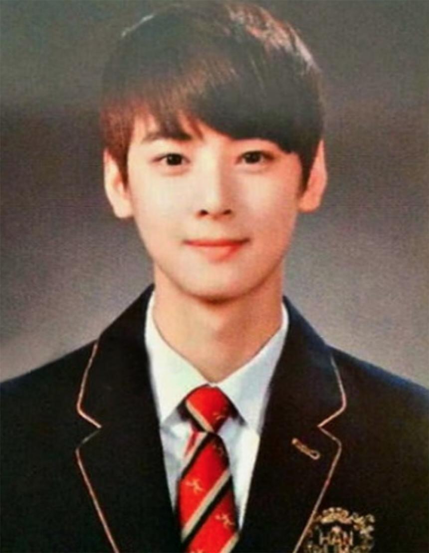 Bukti Ganteng dari Lahir, Ini 12 Potret Transformasi Cha Eun Woo ASTRO