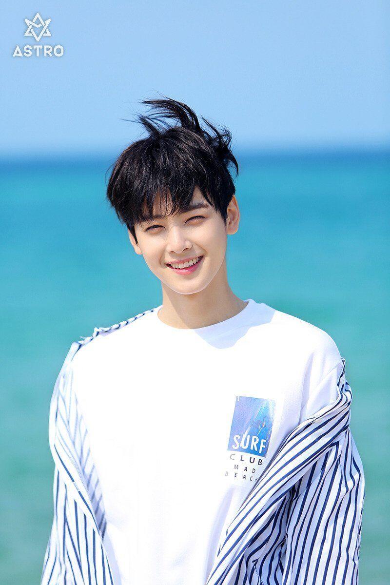 Bukti Ganteng dari Lahir, Ini 12 Potret Transformasi Cha Eun Woo ASTRO