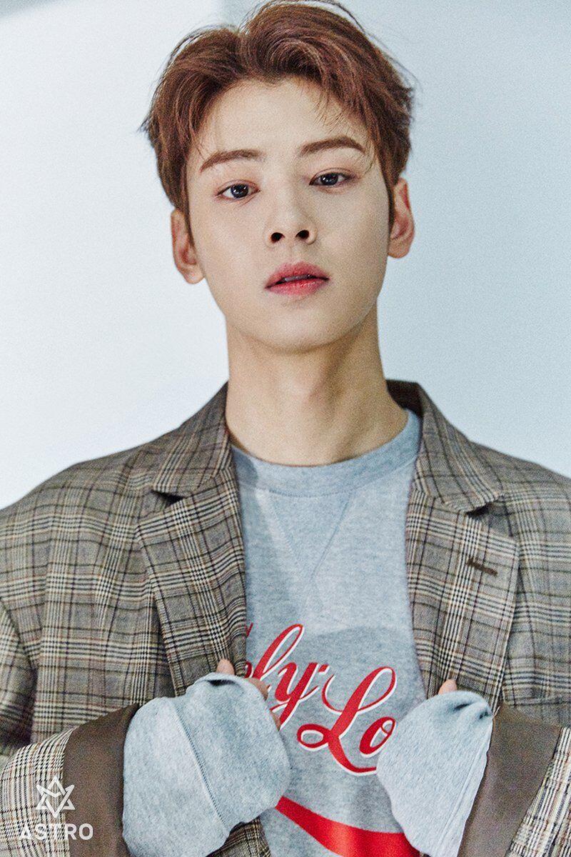 Bukti Ganteng dari Lahir, Ini 12 Potret Transformasi Cha Eun Woo ASTRO