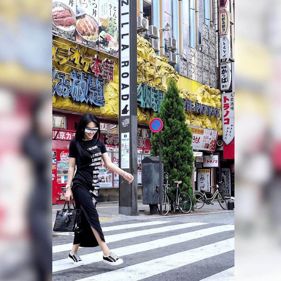 10 Gaya Syahrini dan Aisyahrani Liburan di Jepang, Cetar!