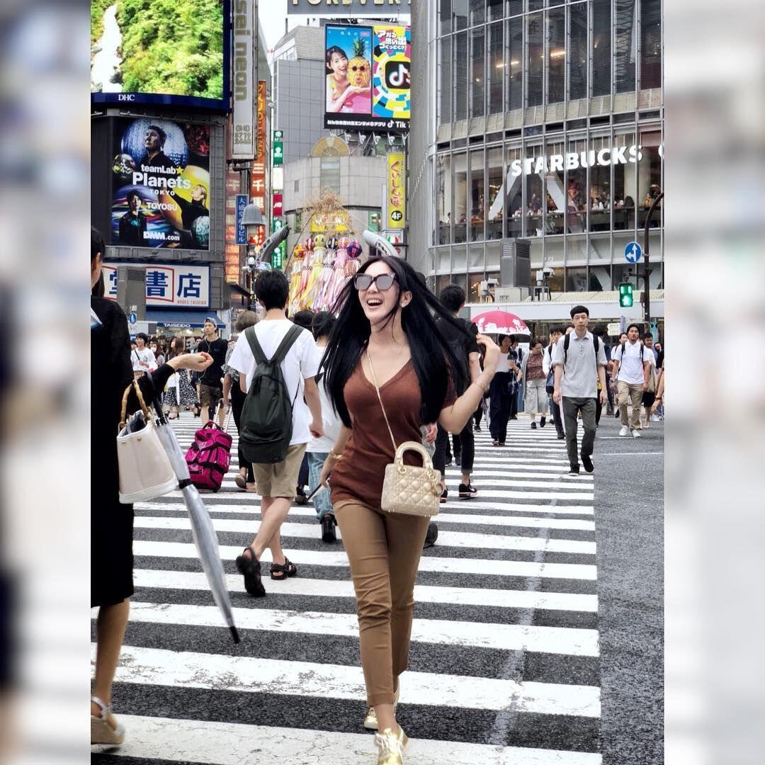 10 Gaya Syahrini dan Aisyahrani Liburan di Jepang, Cetar!