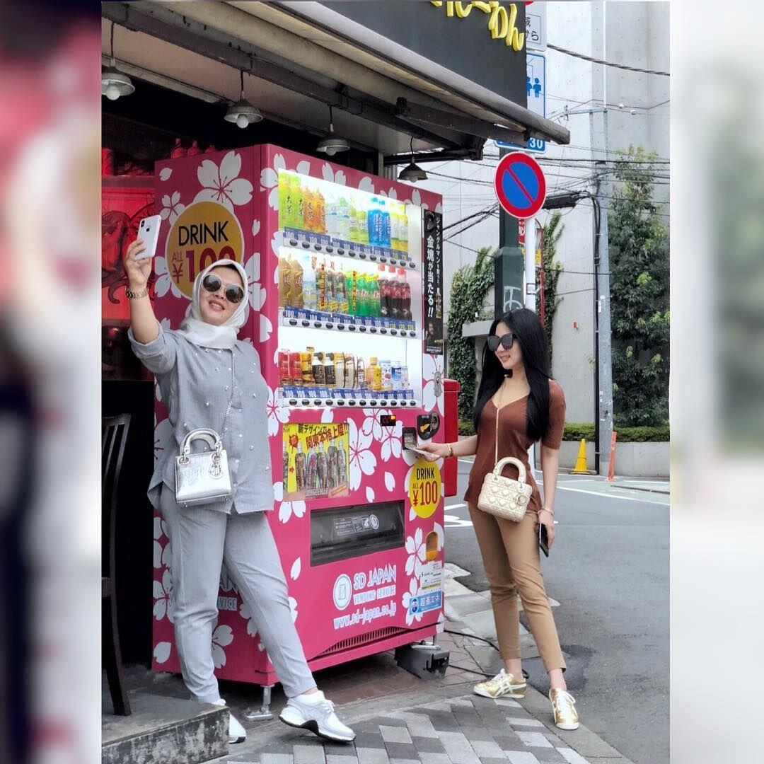 10 Gaya Syahrini dan Aisyahrani Liburan di Jepang, Cetar!