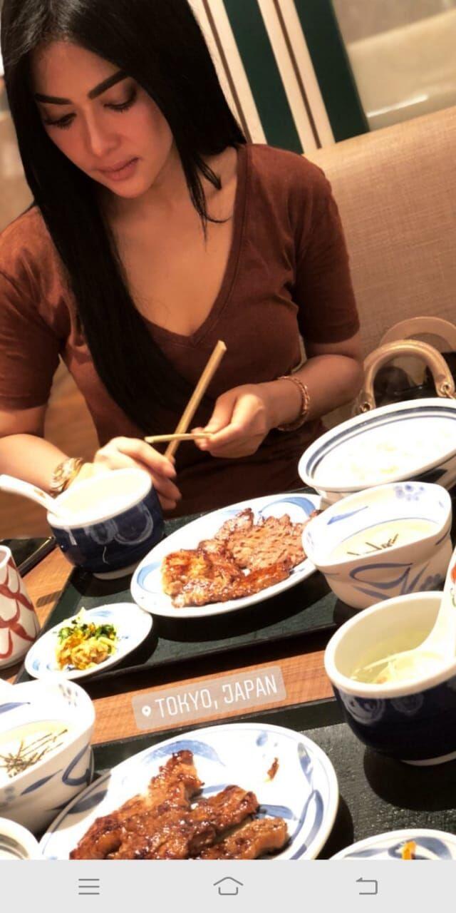 10 Gaya Syahrini dan Aisyahrani Liburan di Jepang, Cetar!