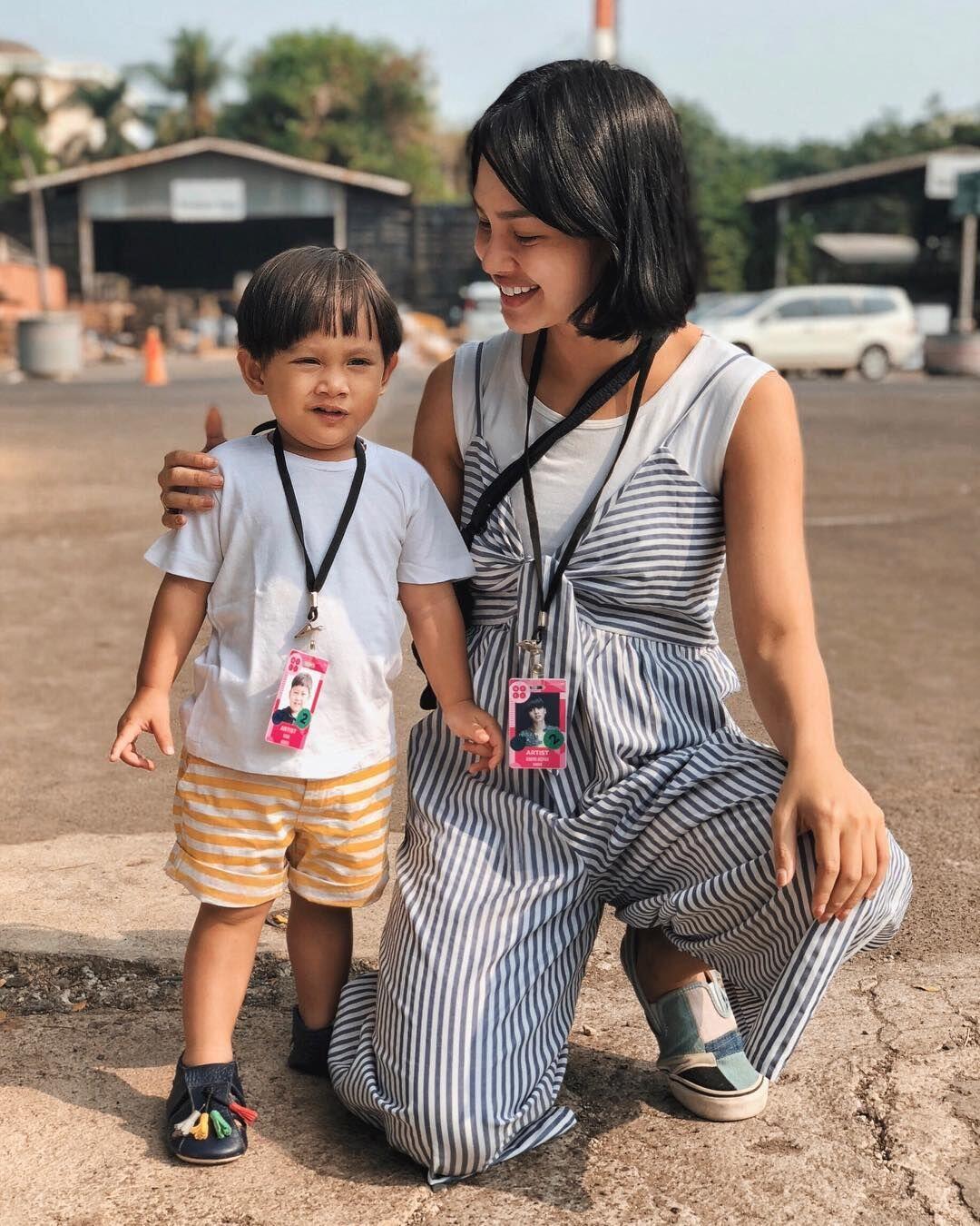 7 Ide Nama Bayi Putra dari Anak Artis, Artinya Gagah & Keren!