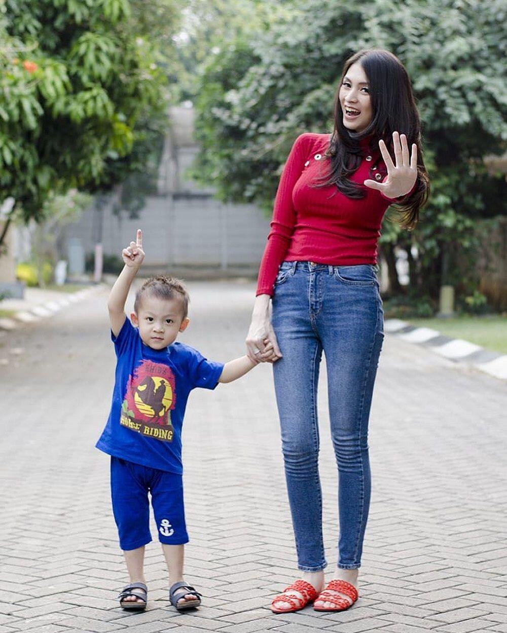 7 Ide Nama Bayi Putra dari Anak Artis, Artinya Gagah & Keren!