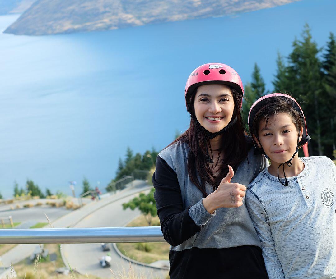 7 Ide Nama Bayi Putra dari Anak Artis, Artinya Gagah & Keren!