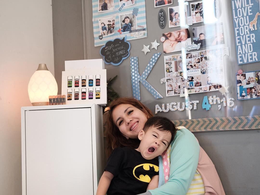 7 Ide Nama Bayi Putra dari Anak Artis, Artinya Gagah & Keren!