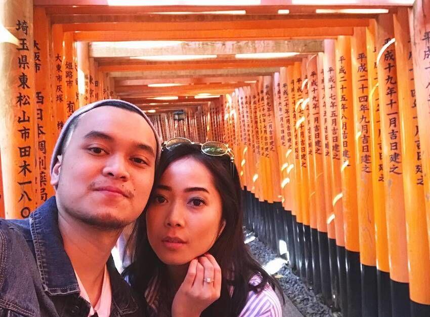 Hamil, 10 Kemesraan Karina Salim dan Suami yang Jarang Diekspos
